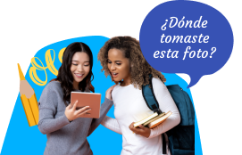 Duas mulheres em idade escolar usando Rosetta Stone juntas, onde se lê em voz alta "Donde tomaste esta foto?"